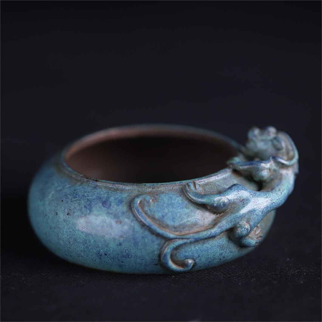 A piece of Qing Dynasty Chen Mingyuan made by Lujun glaze purple sand washed: Chen Mingyuan of the Qing Dynasty made a furnace with purple sand washing Size:H:4.4x9.9cmW:142.8g (The Dimensions Of All Batches Are Manually Measured.If You Need More Detailed Information, Please Co