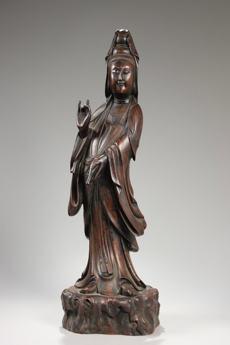 A bronze pure bottle Guanyin ornament of the Qing Dynasty: Qing Dynasty copper clean vase Guanyin ornament Size:H:57cmW:18cm (The Dimensions Of All Batches Are Manually Measured.If You Need More Detailed Information, Please Contact Our
