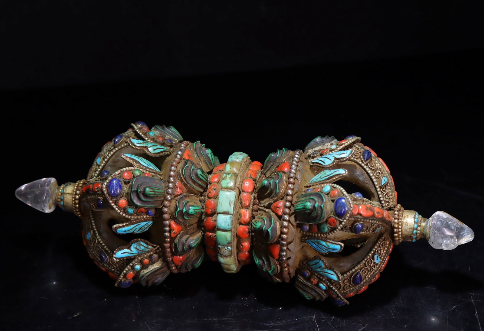 A fine crystal-inlaid natural gemstone vajra: Exquisite crystal-inlaid natural gemstone vajra Size:30X8.5X8.5cm (The Dimensions Of All Batches Are Manually Measured.If You Need More Detailed Information, Please Contact Our