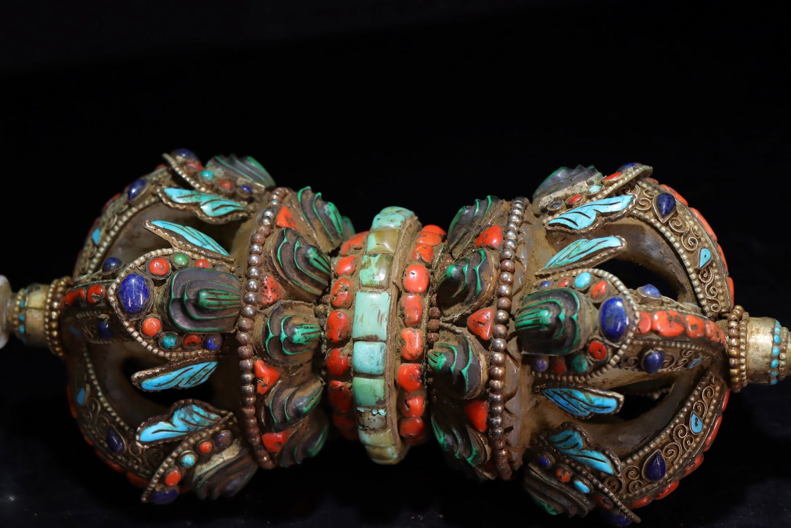 A fine crystal-inlaid natural gemstone vajra - 3