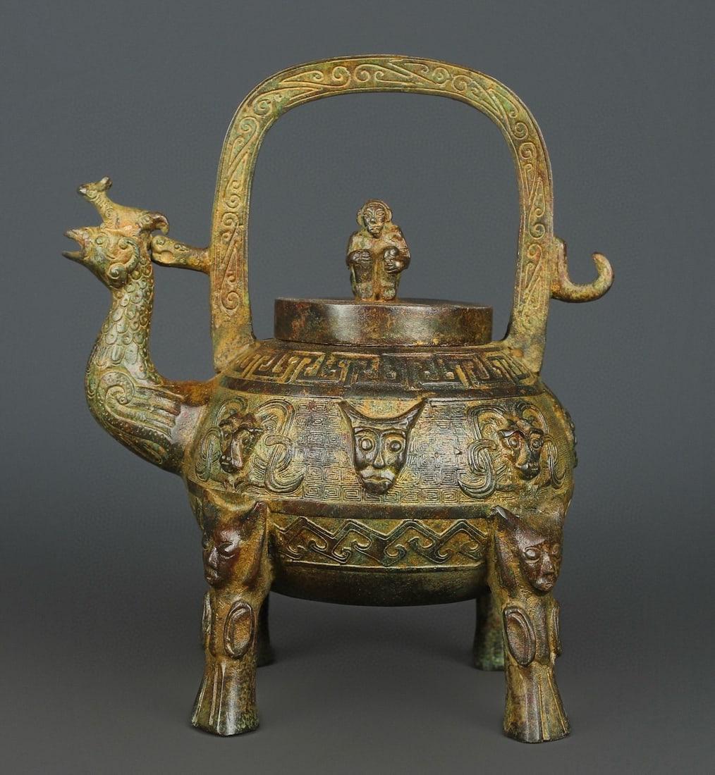 A bronze phoenix bird standing monkey beam from the Western Zhou Dynasty: The bronze phoenix bird in the Western Zhou Dynasty stands on the monkey beam Size:W:2300gL:22cmH:26cm (The Dimensions Of All Batches Are Manually Measured.If You Need More Detailed