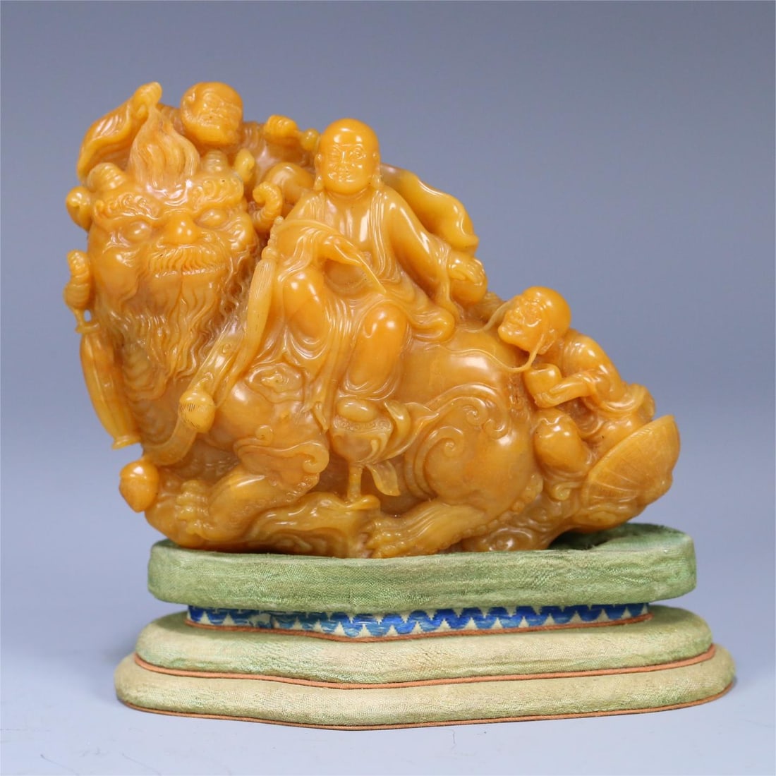 A Qing Dynasty Shoushan Tian Huang Luo Han Shanzi ornament: Qing Dynasty Shoushan Tian Huang Luohan Shanzi ornament Size:11.5x4.6x9.5cmW:445.6g (The Dimensions Of All Batches Are Manually Measured.If You Need More Detailed Information,