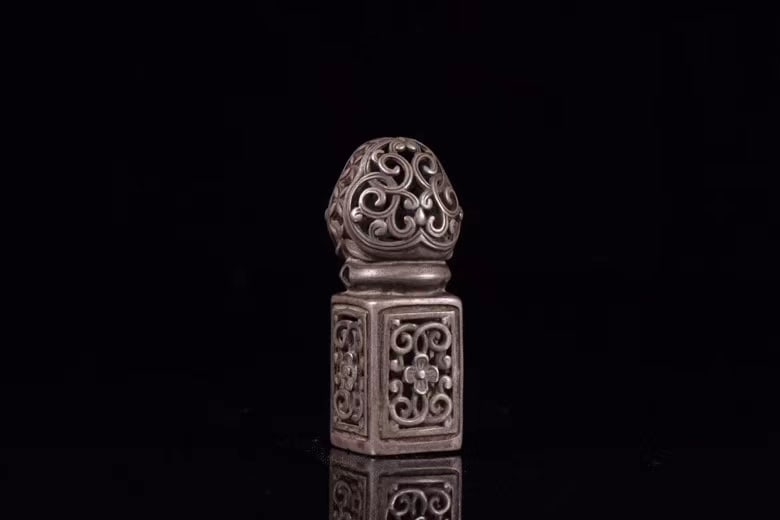 A fine sterling silver entwined print - 2