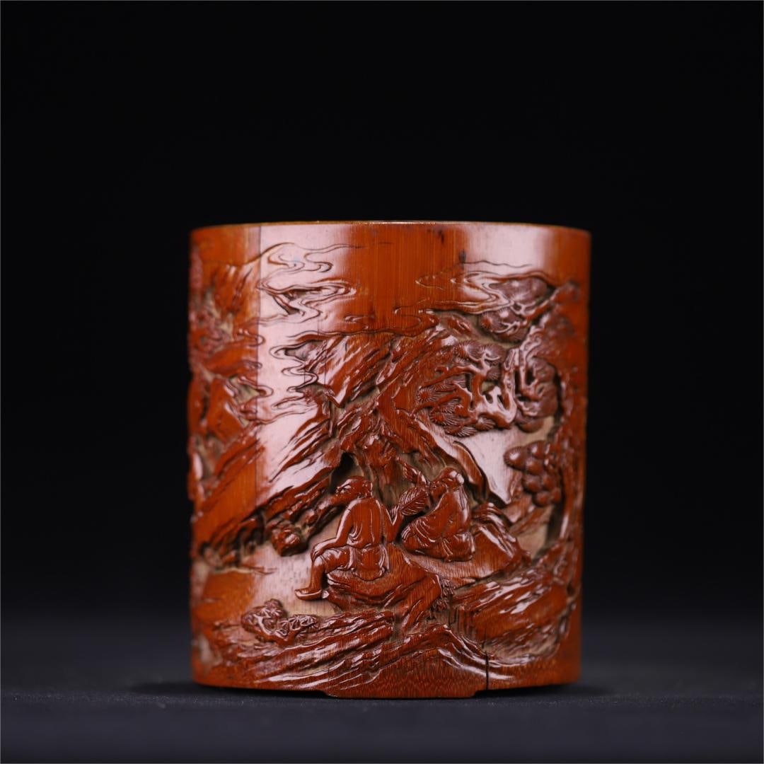 A Gao Cheng carved bamboo carved Panasonic Coats pen holder made in the Qing Dynasty Jiaqing year: The Qing Dynasty Jiaqing year system of Gao Cheng carved bamboo carving Panasonic Coats pen holder Size:H:12.5cmD:11cmW:316.9g (The Dimensions Of All Batches Are Manually
