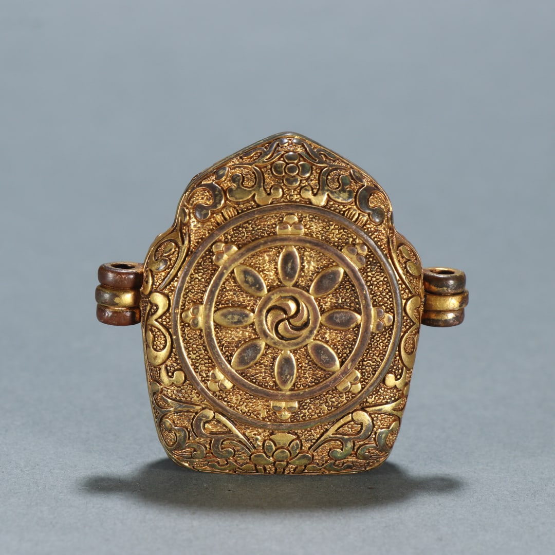 A beautifully gilt black box - 5