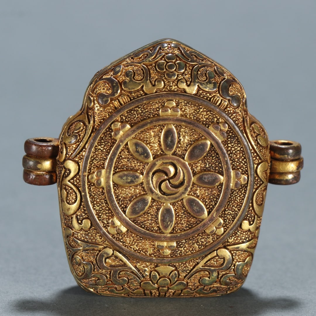 A beautifully gilt black box - 6