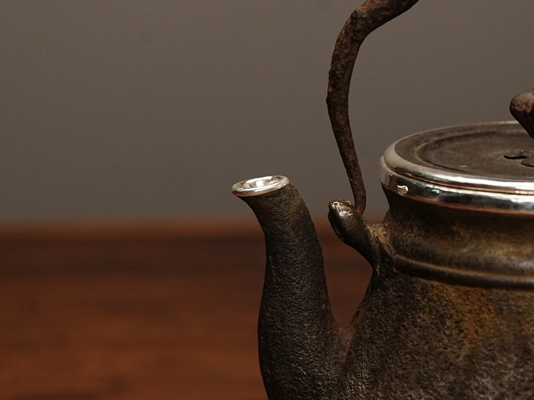 A fine Japanese silver pot - 5