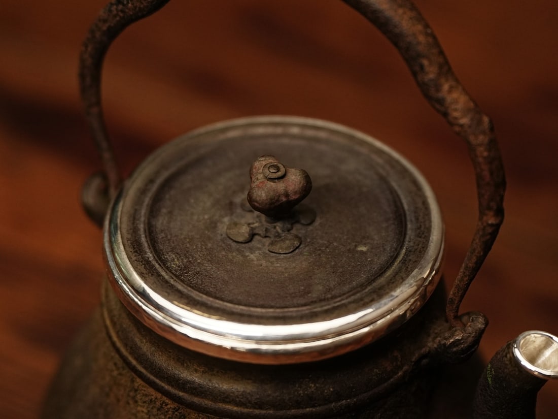 A fine Japanese silver pot - 6