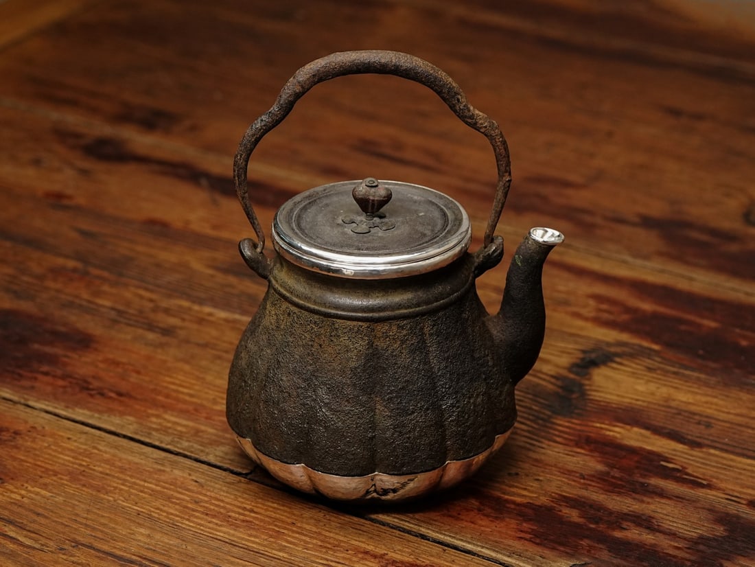 A fine Japanese silver pot - 7