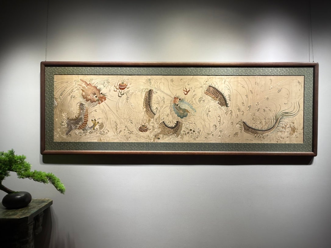 A Cantonese embroidered dragon pattern banner of the Qing Dynasty double dragon playing beads: Qing Dynasty Cantonese embroidered dragon pattern banner double dragon play beads Size:184x72.5cm (The Dimensions Of All Batches Are Manually Measured.If You Need More Detailed Information, Please Con