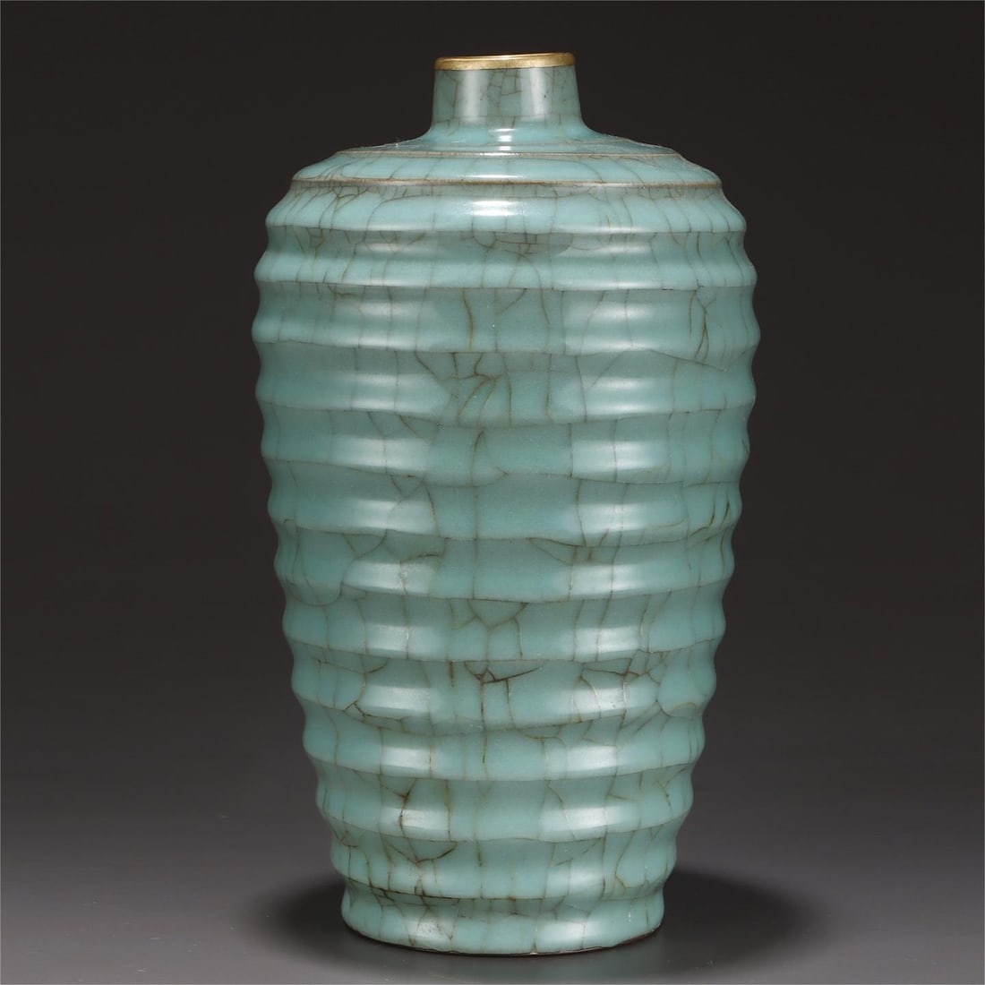 A pink celadon glaze inlaid with gold buckle string pattern plum bottle of the official kiln of the (1 of 9)