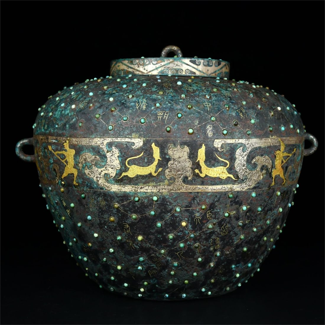 A pair of bronze and gold inlaid with round bowls from the Warring States period (1 of 9)