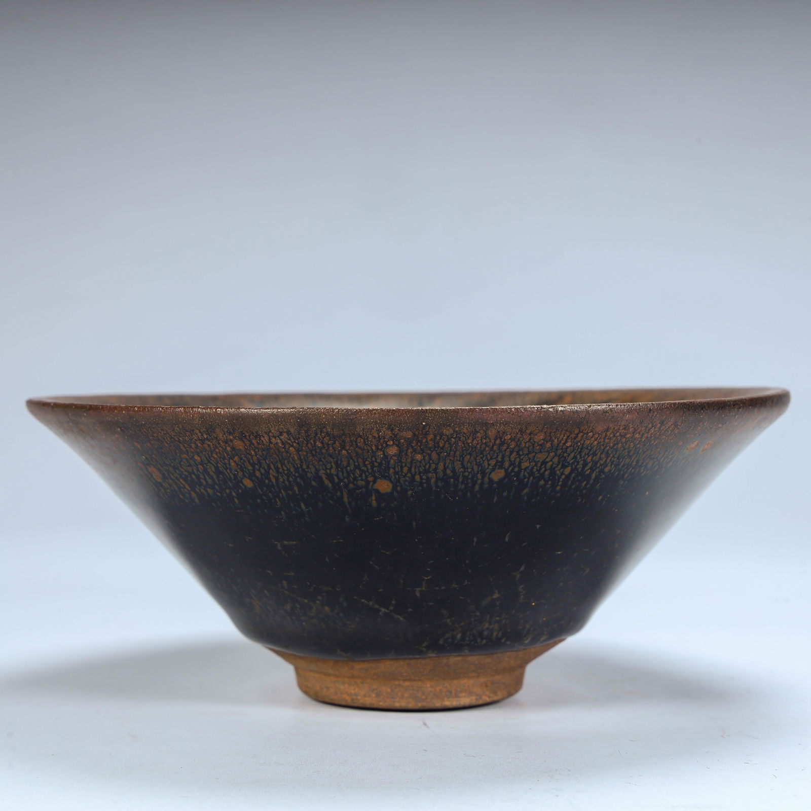 An oil drop Tianmu cup built in the Song Dynasty (1 of 9)