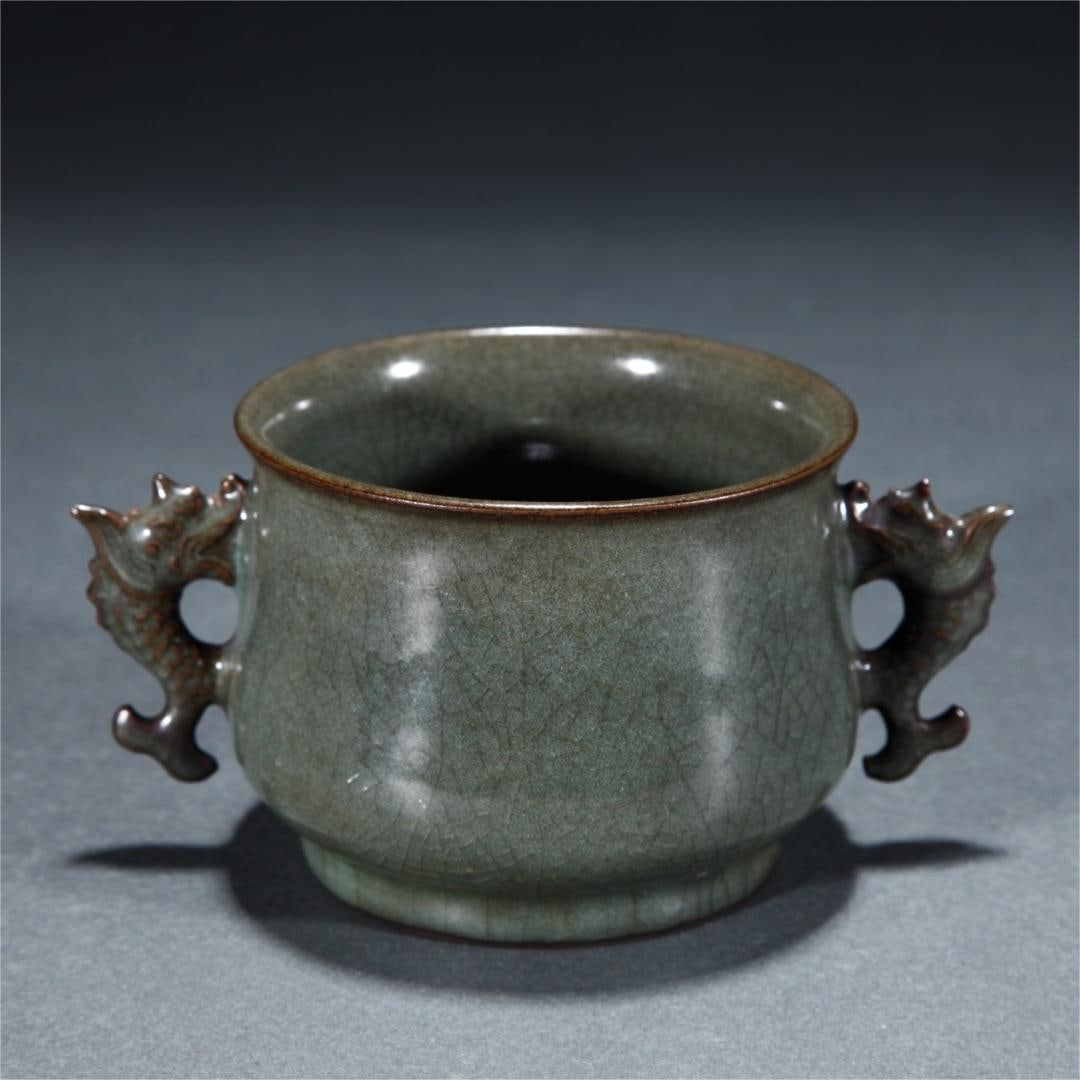 A gray blue glaze double fish furnace of the official kiln of the Song Dynasty (1 of 9)