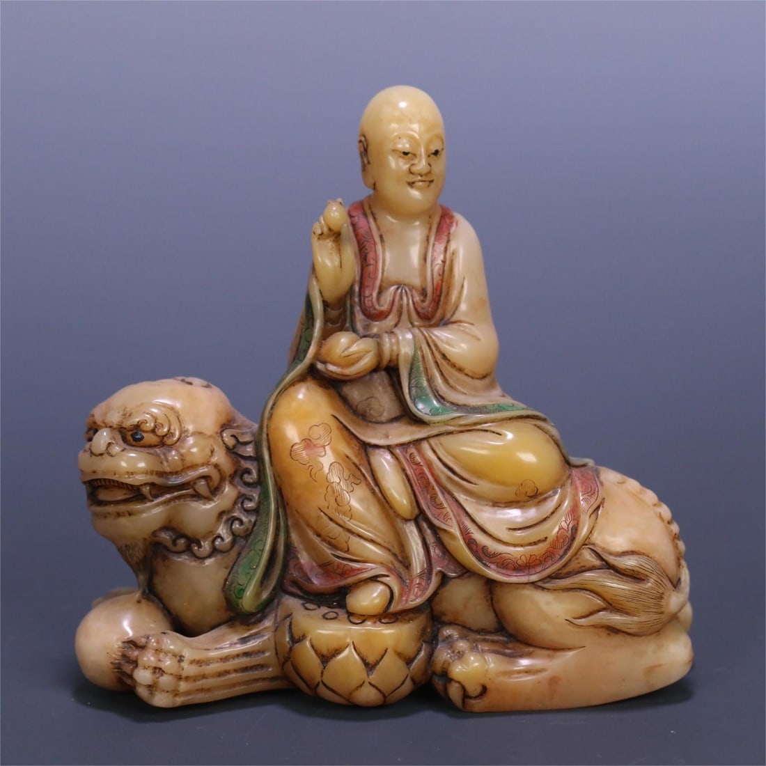 A painted Arhat statue of Shoushan stone in the Qing Dynasty: The Shoushan stone painted Arhat statue of the Qing Dynasty Size:9.6x4.1x9.2cmW:278.5g (The Dimensions Of All Batches Are Manually Measured.If You Need More Detailed Information,