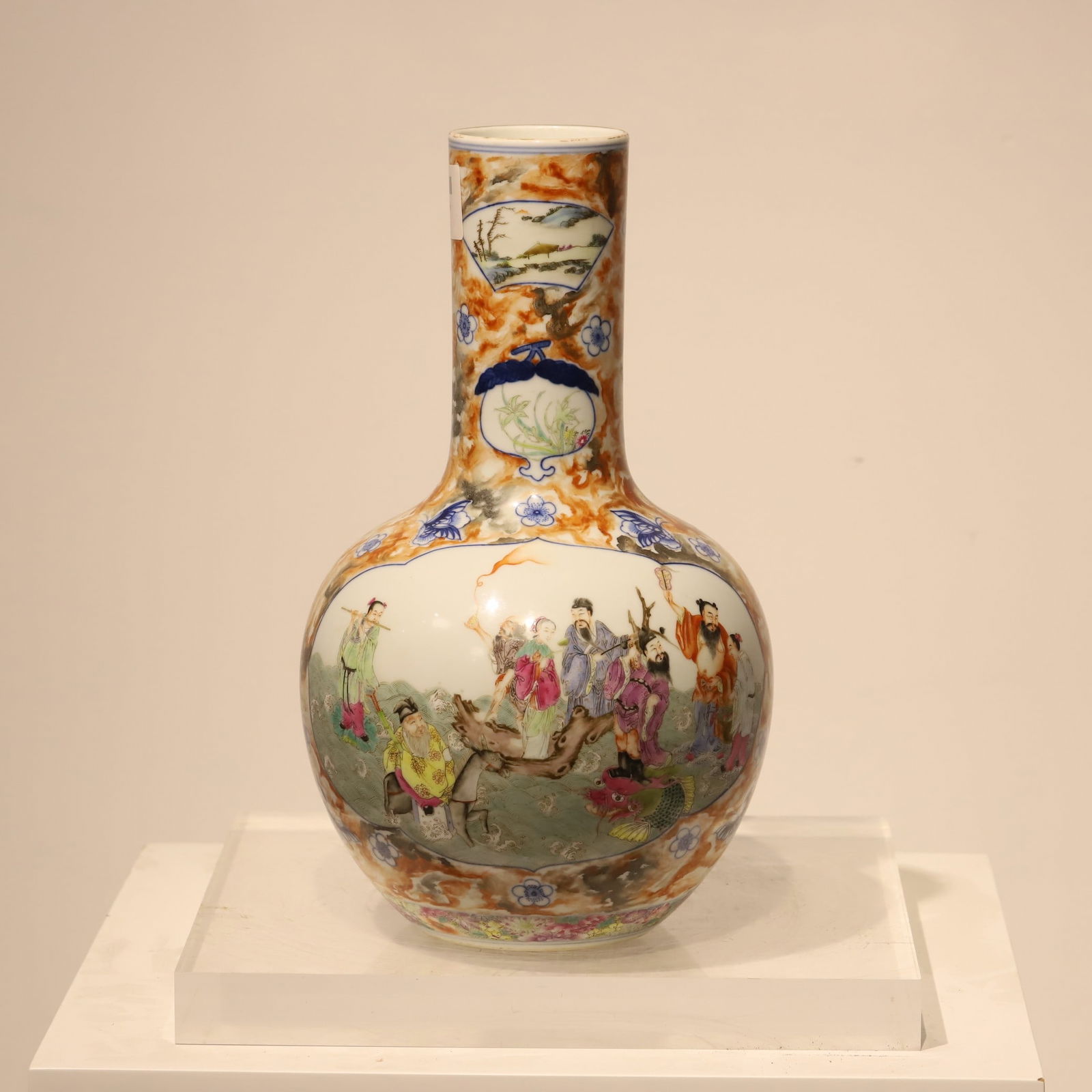 A pastel figure Tianqiu bottle from the Qing Dynasty: Qing Dynasty pastel figure Tianqiu bottle Size:H:33.5cm (The Dimensions Of All Batches Are Manually Measured.If You Need More Detailed Information, Please Contact Our Customer