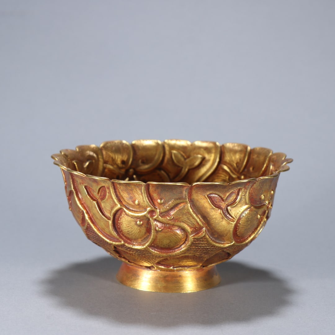 A silver gilt pattern bowl of the Qing Dynasty (1 of 9)