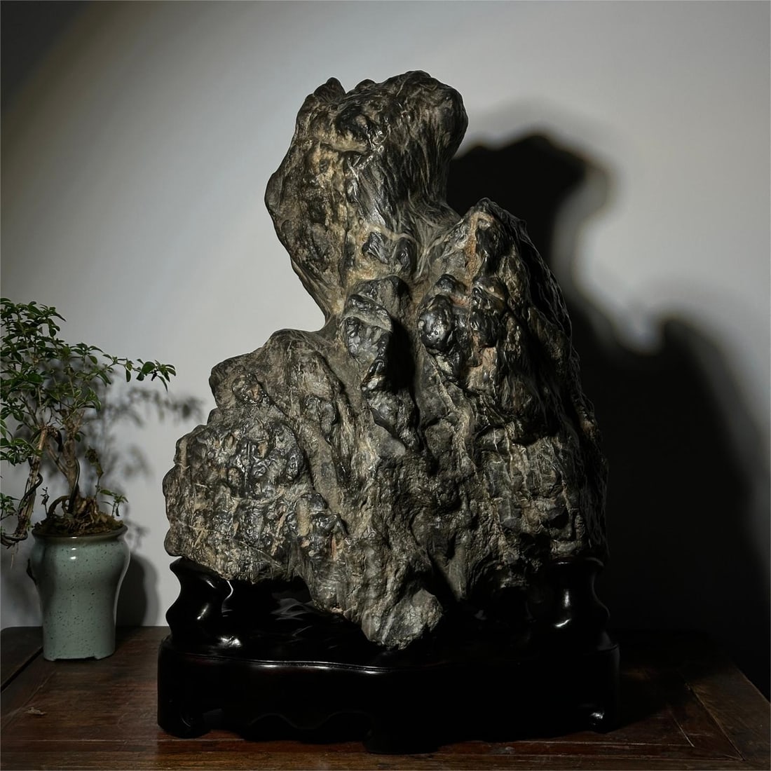 A beautiful Lingbi stone: Exquisite Lingbi stone Size:H:60cmW:44cmT:24cm (The Dimensions Of All Batches Are Manually Measured.If You Need More Detailed Information, Please Contact Our Customer Service Before Bidding.)