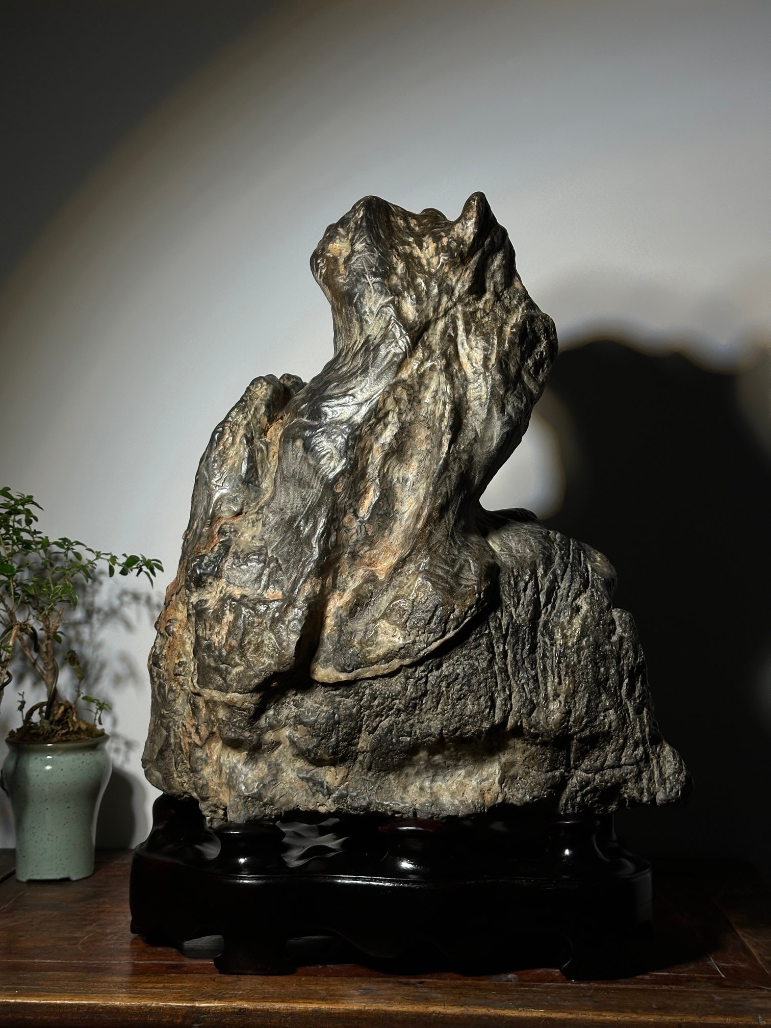 A beautiful Lingbi stone - 6