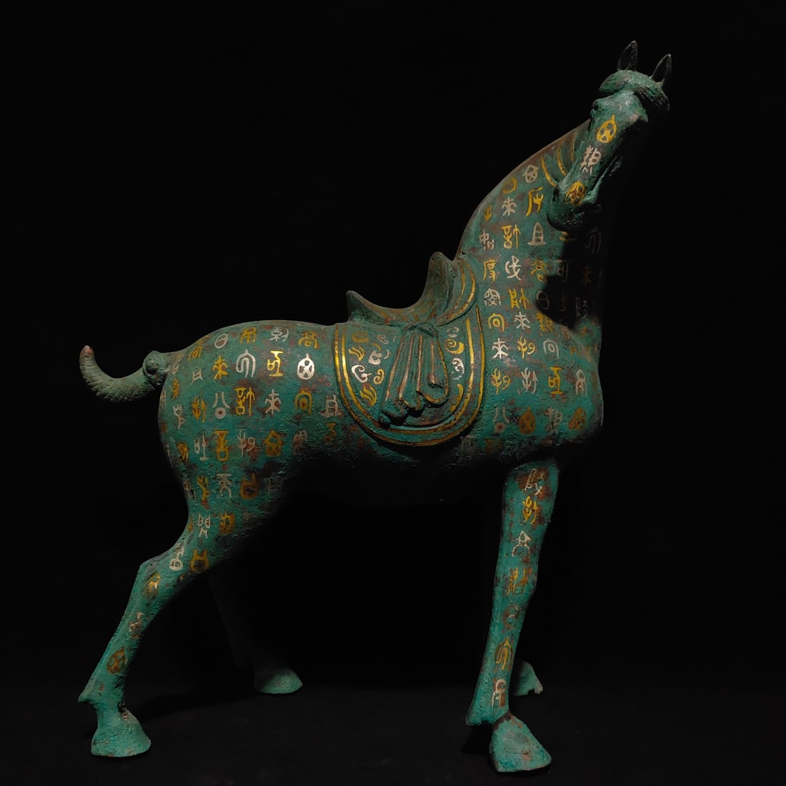 A bronze saddle horse from the Warring States period (1 of 9)