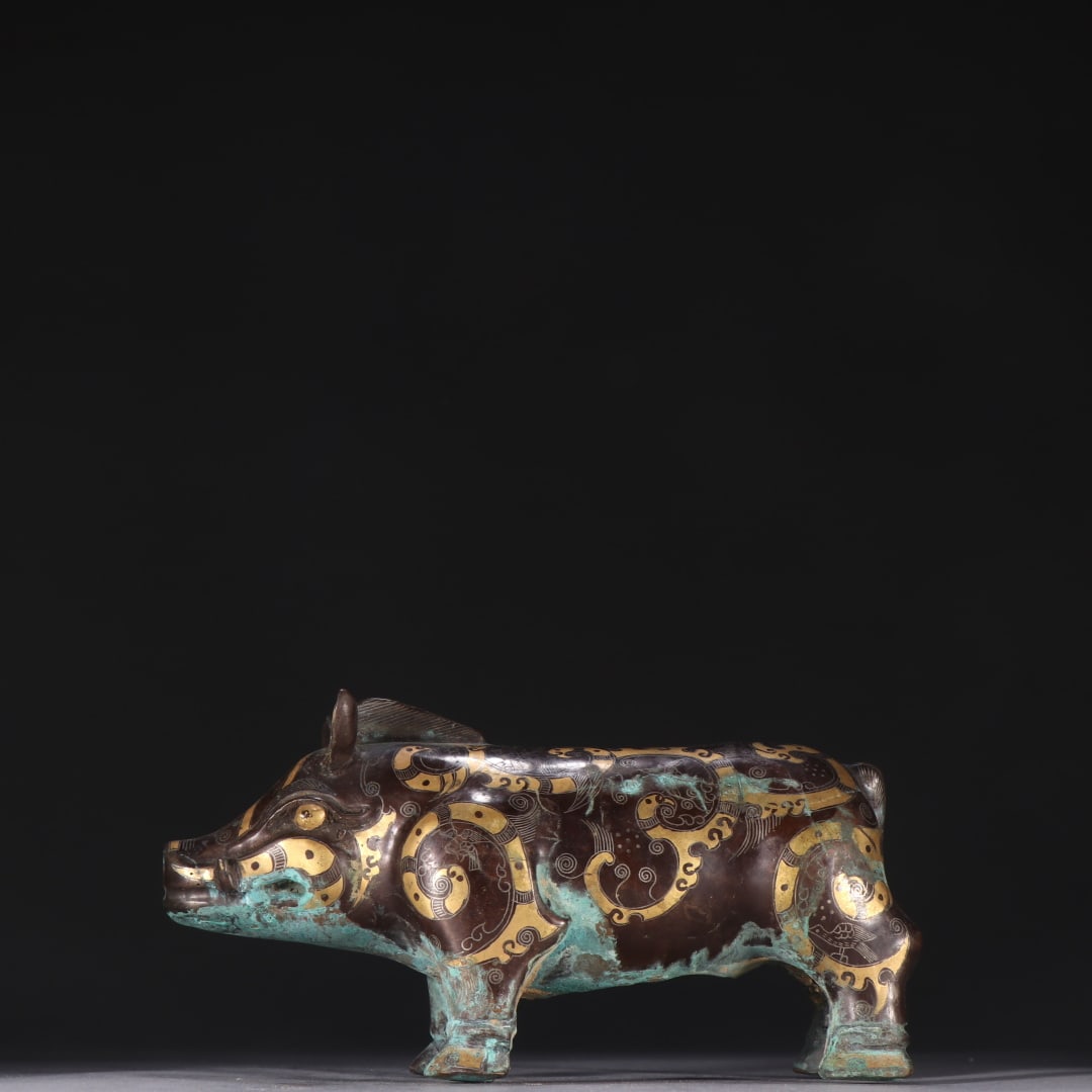 A bronze and gold wild boar from the Han Dynasty: The copper and gold wild boar of the Han Dynasty Size:H:7.9cmW:14.7cmW:405.6g (The Dimensions Of All Batches Are Manually Measured.If You Need More Detailed Information, Please