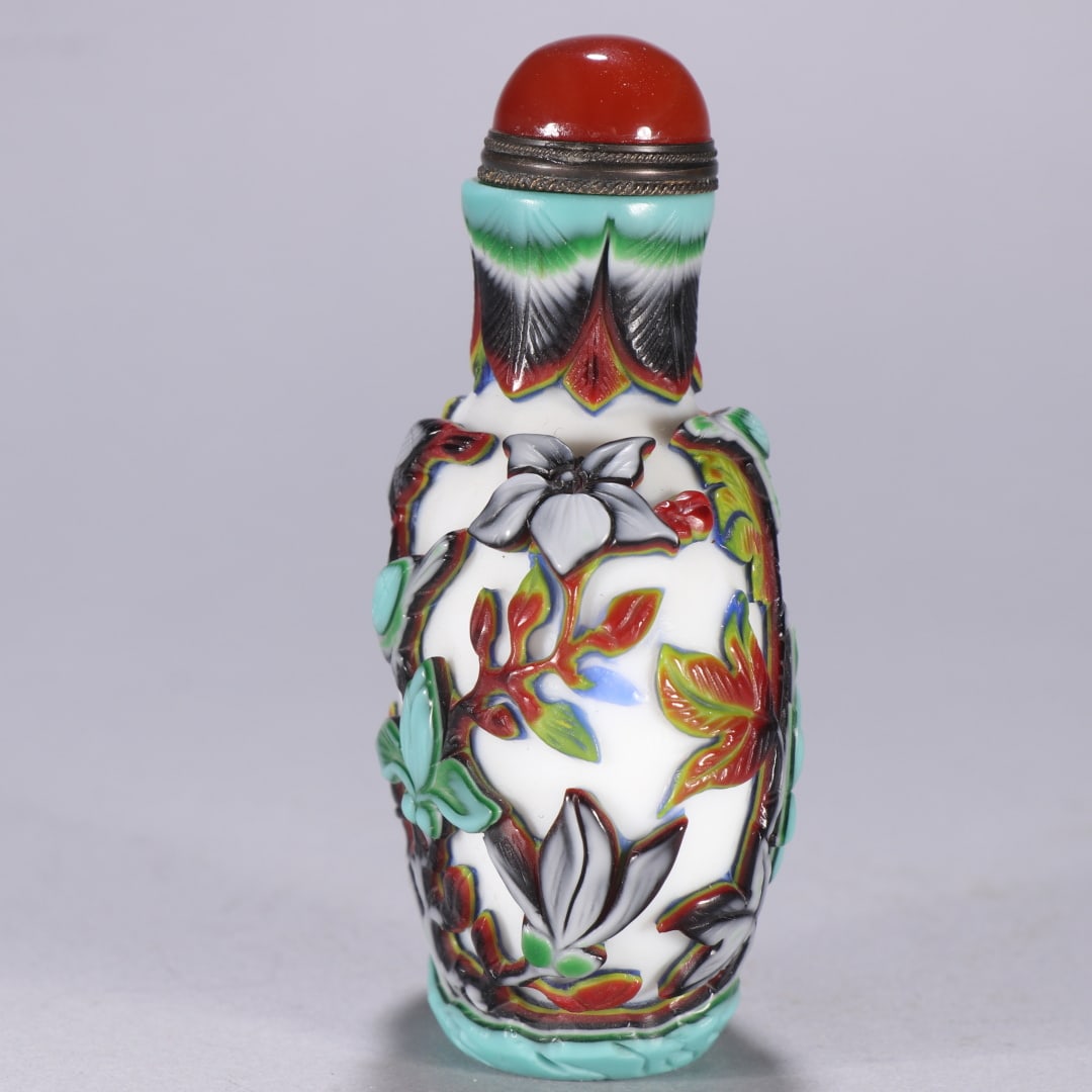 A beautiful glass snuff bottle - 4