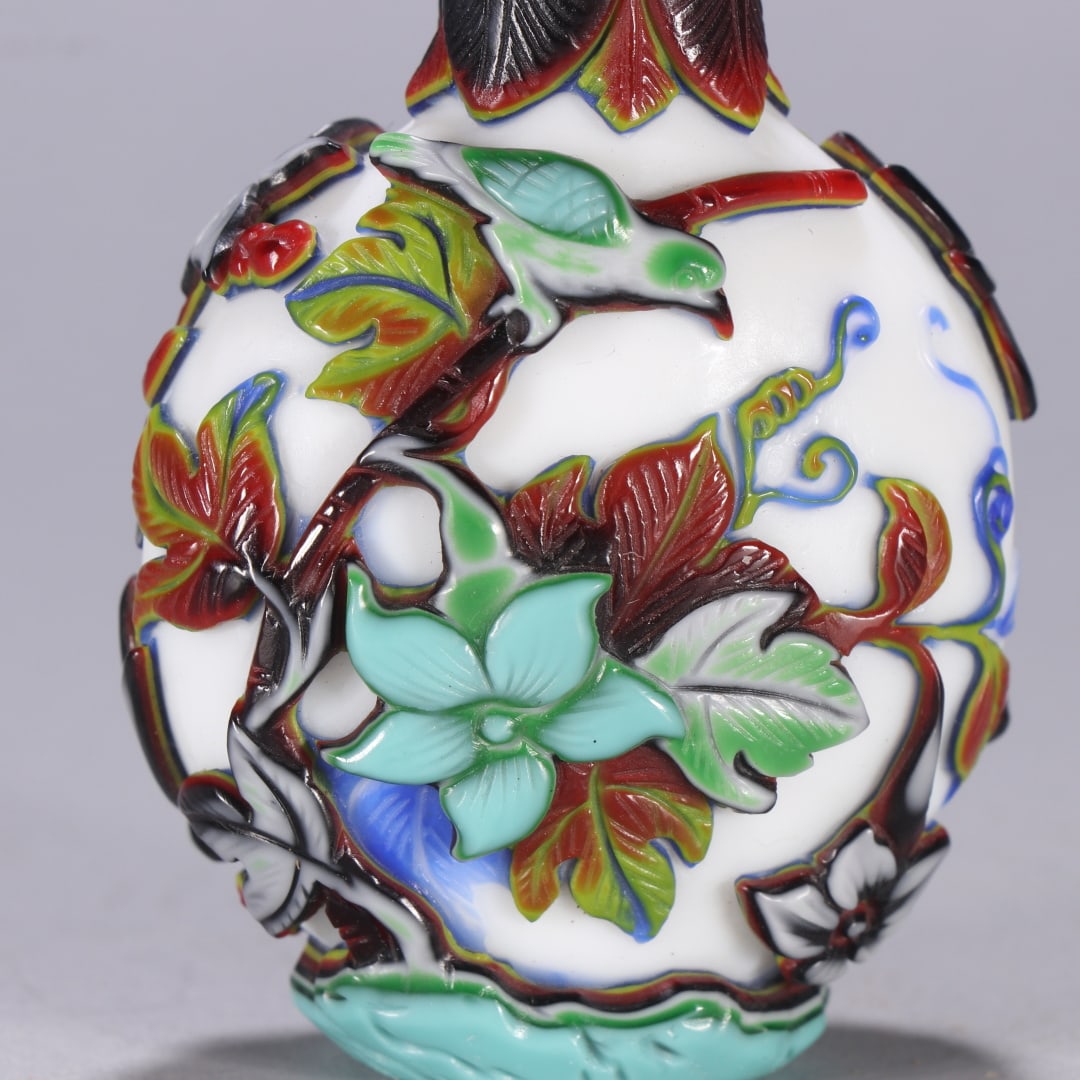 A beautiful glass snuff bottle - 6