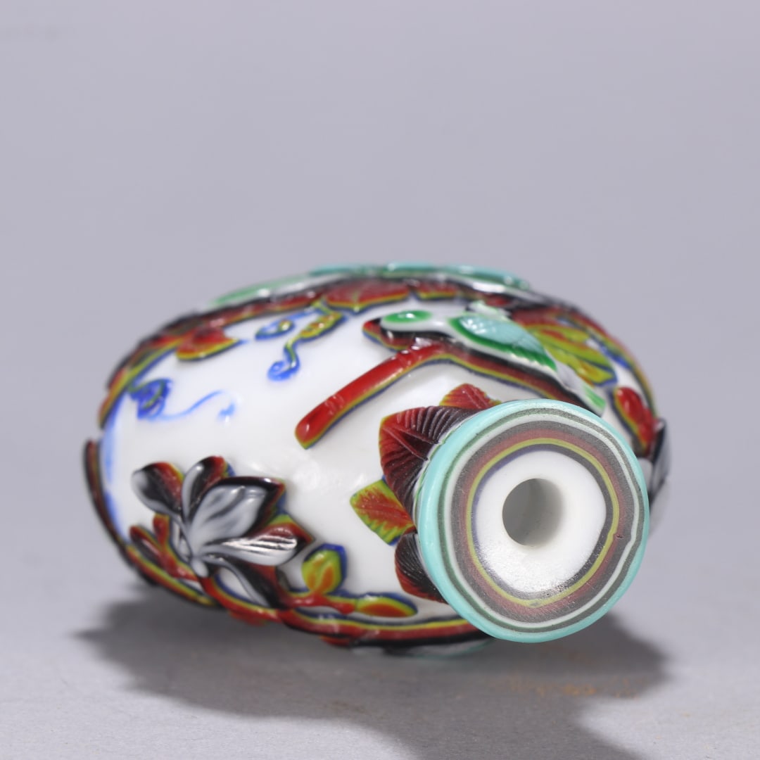 A beautiful glass snuff bottle - 8