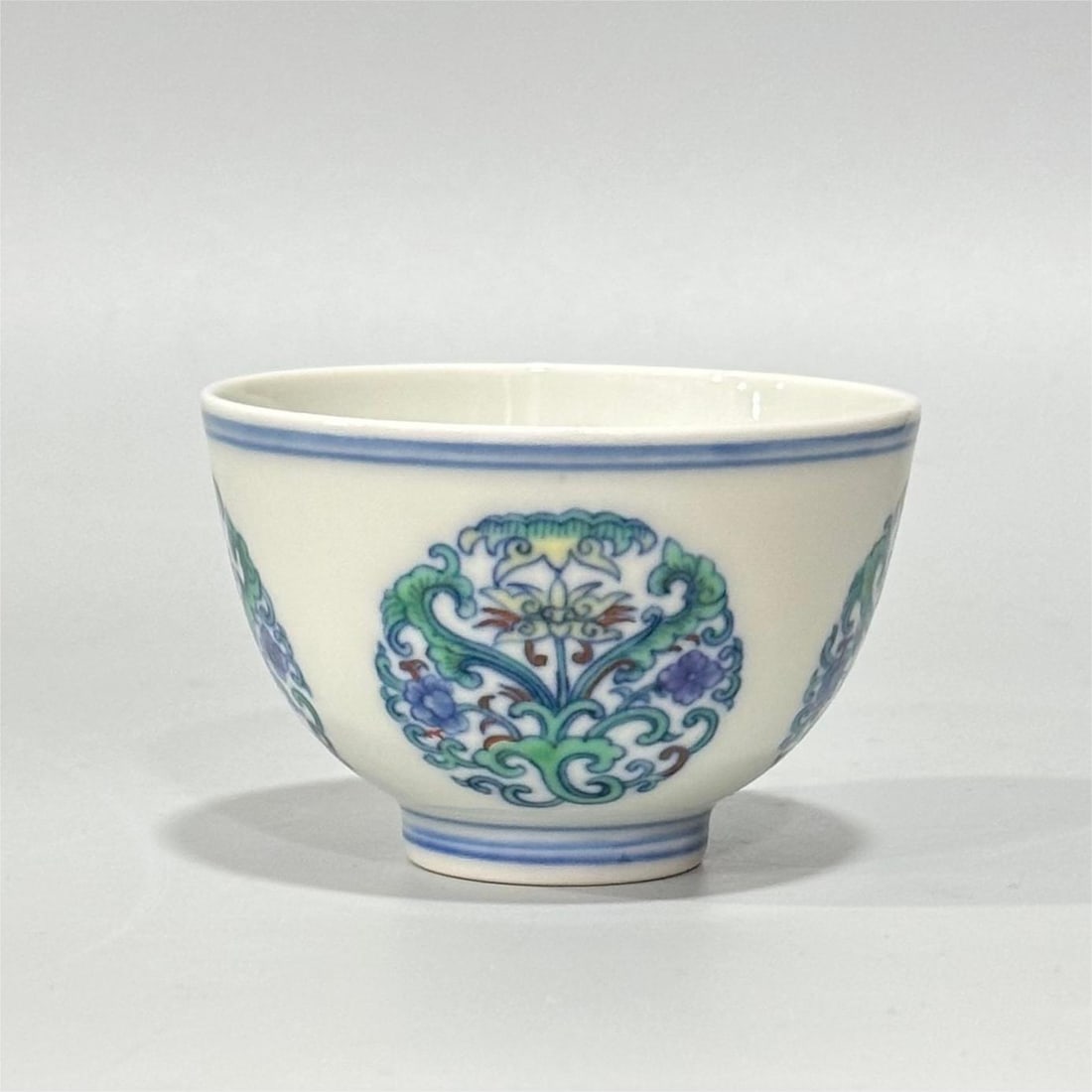 A Doucai Tuan pattern cup made in the Yongzheng era of the Qing Dynasty (1 of 7)