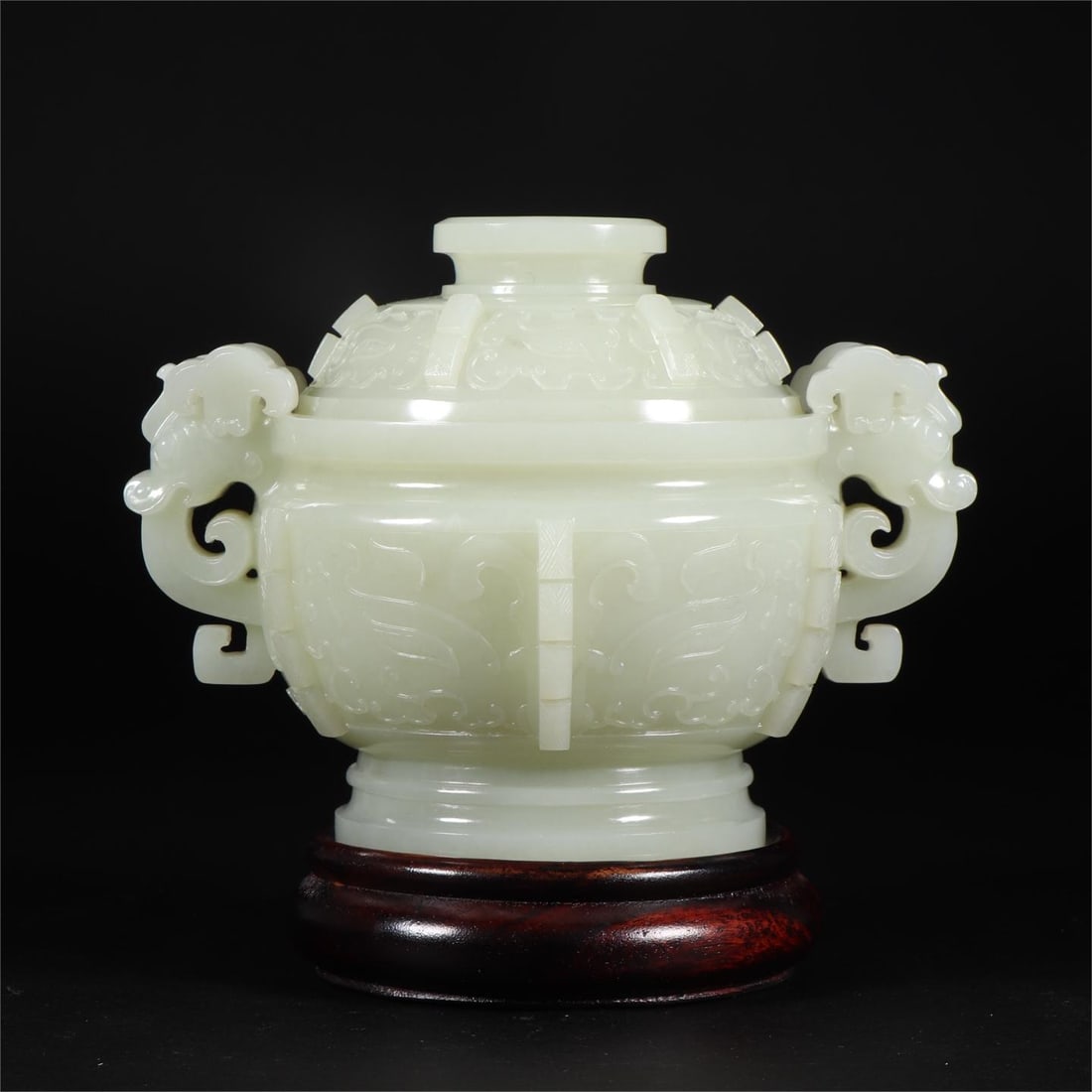 A piece of exquisite Hetian jade furnace (1 of 9)