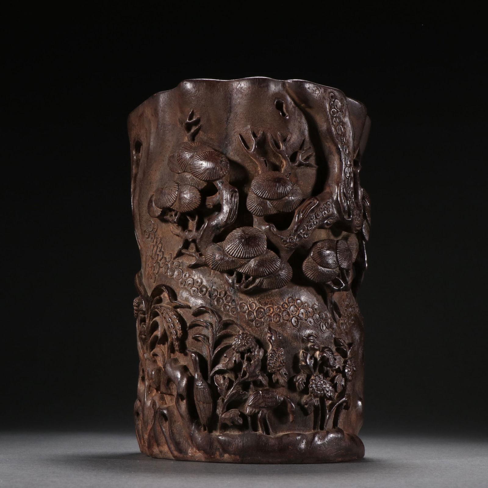 An old agarwood pen holder of the Qing Dynasty: The old agarwood of the Qing Dynasty lived and worked in peace and contentment SIZE:H:17cmW:12.5cmW:1016g (The Dimensions Of All Batches Are Manually Measured.If You Need More