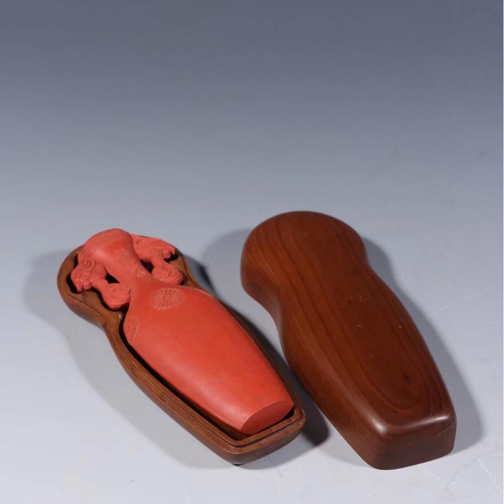 A Ming Dynasty Fang Yulu made of double phoenix bottle type of fine cinnabar imperial ink (1 of 9)