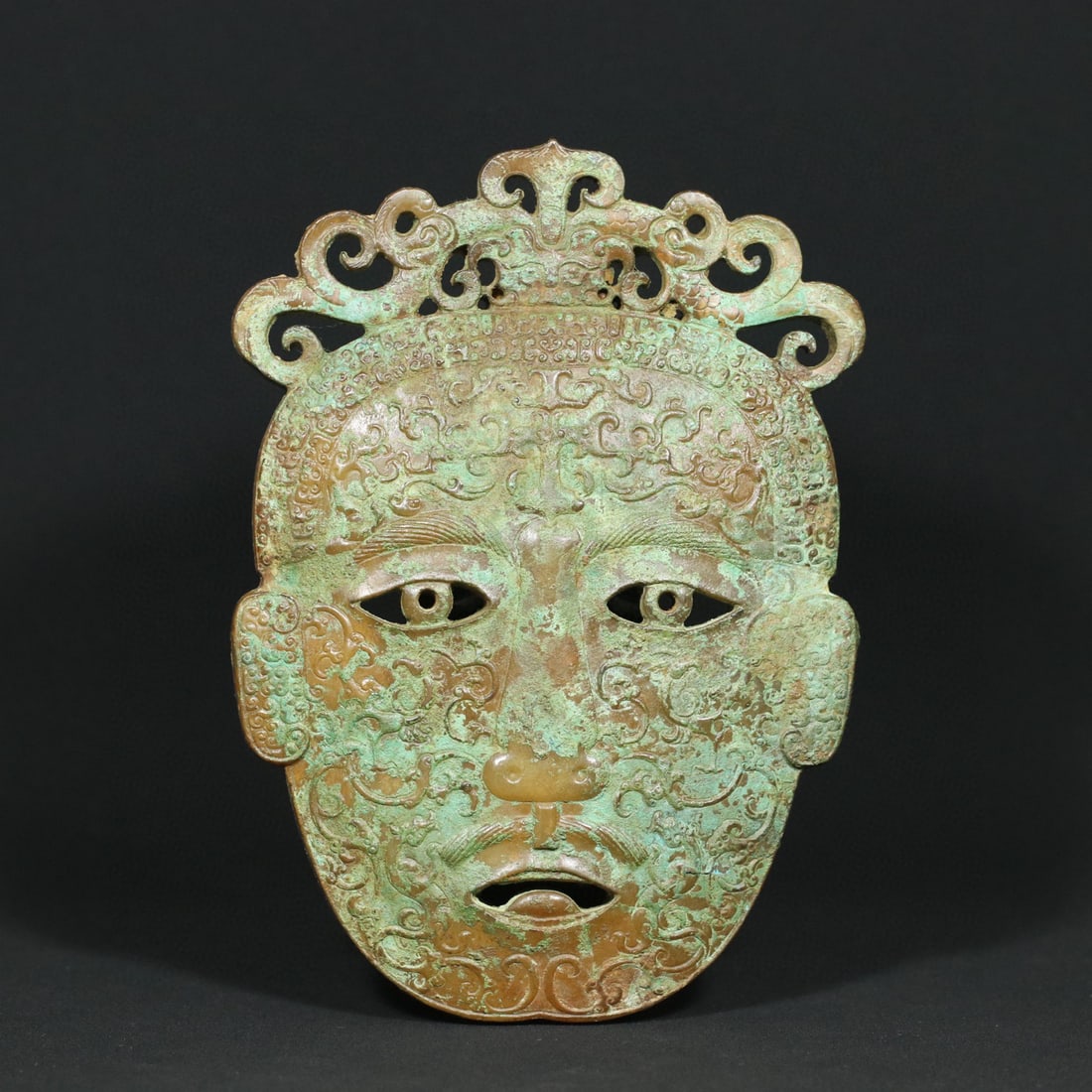 An Exquisite White Jade Ornament (1 of 9)