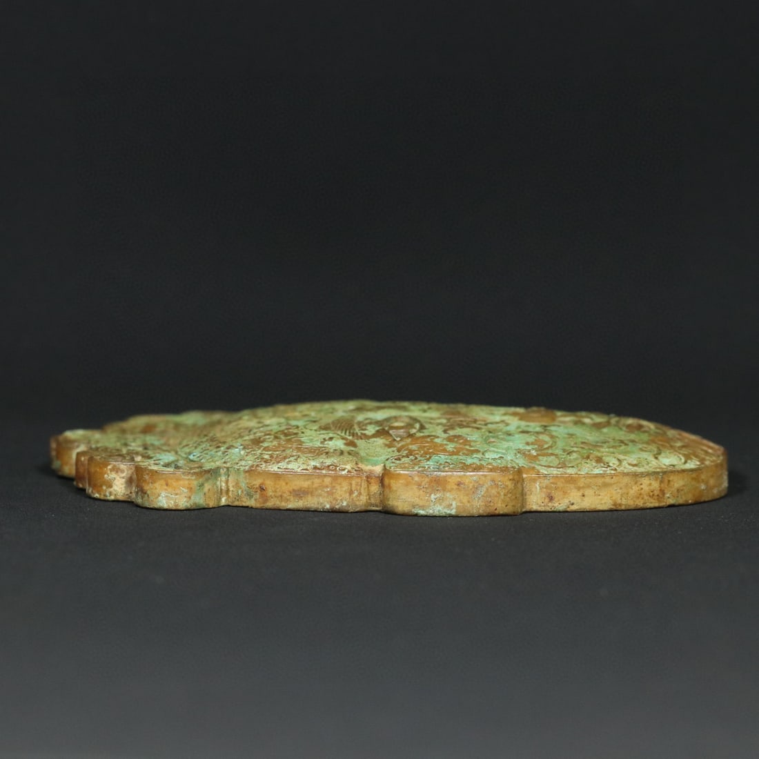 An Exquisite White Jade Ornament - 3