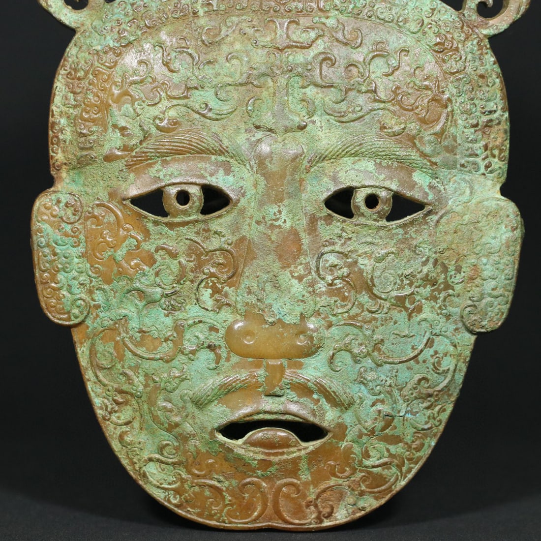 An Exquisite White Jade Ornament - 5