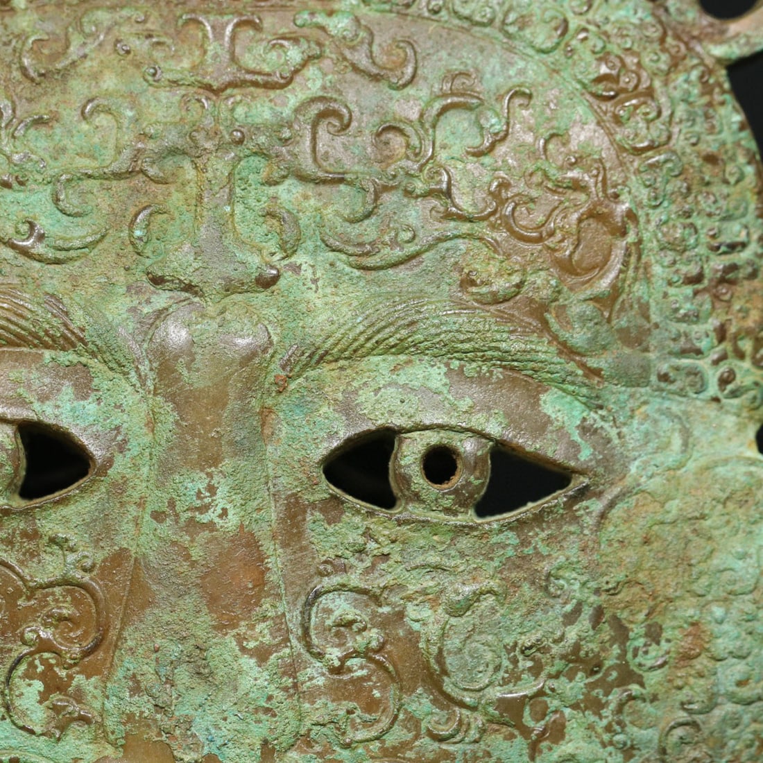 An Exquisite White Jade Ornament - 8