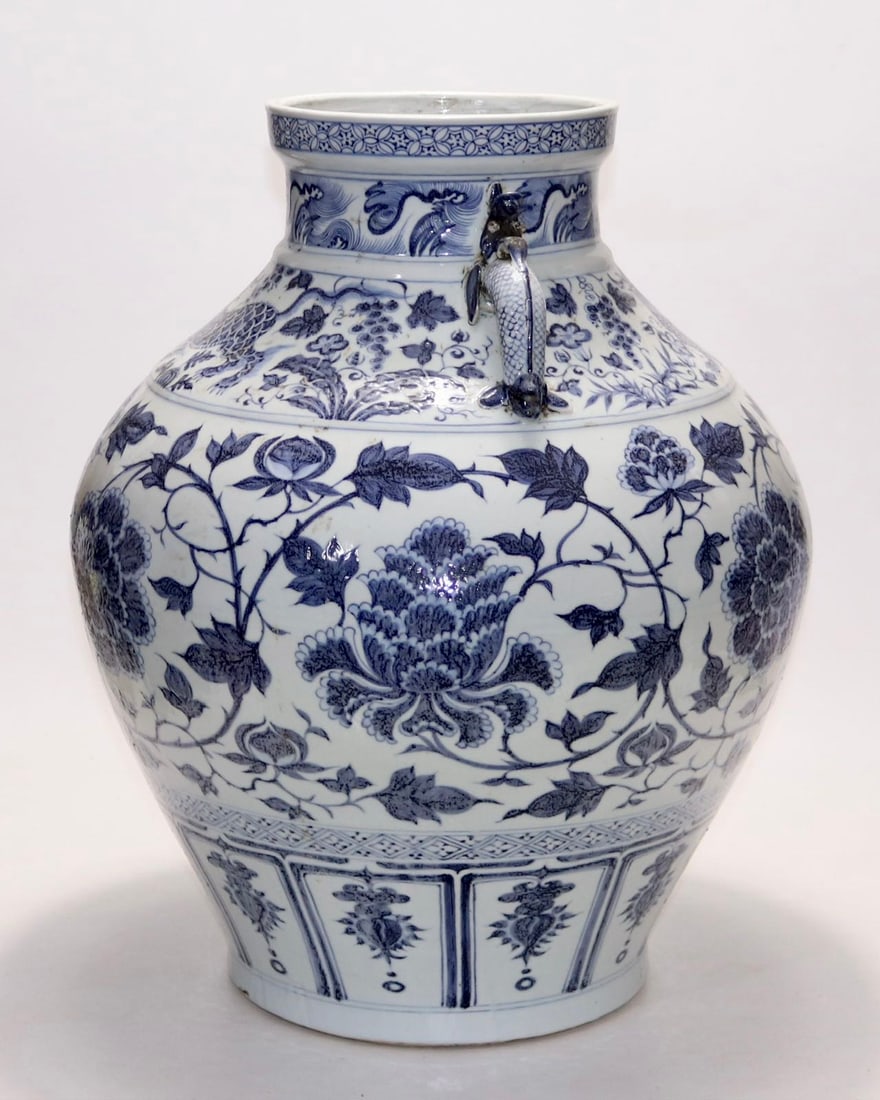 An Exquisite Blue and White Lotus Pattern Auspicious Beast Pattern Double-Ears Jar - 4