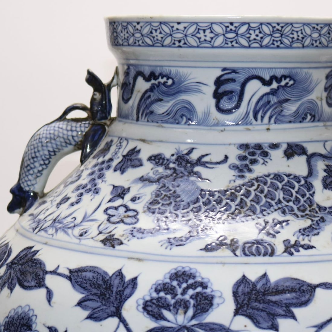 An Exquisite Blue and White Lotus Pattern Auspicious Beast Pattern Double-Ears Jar - 6