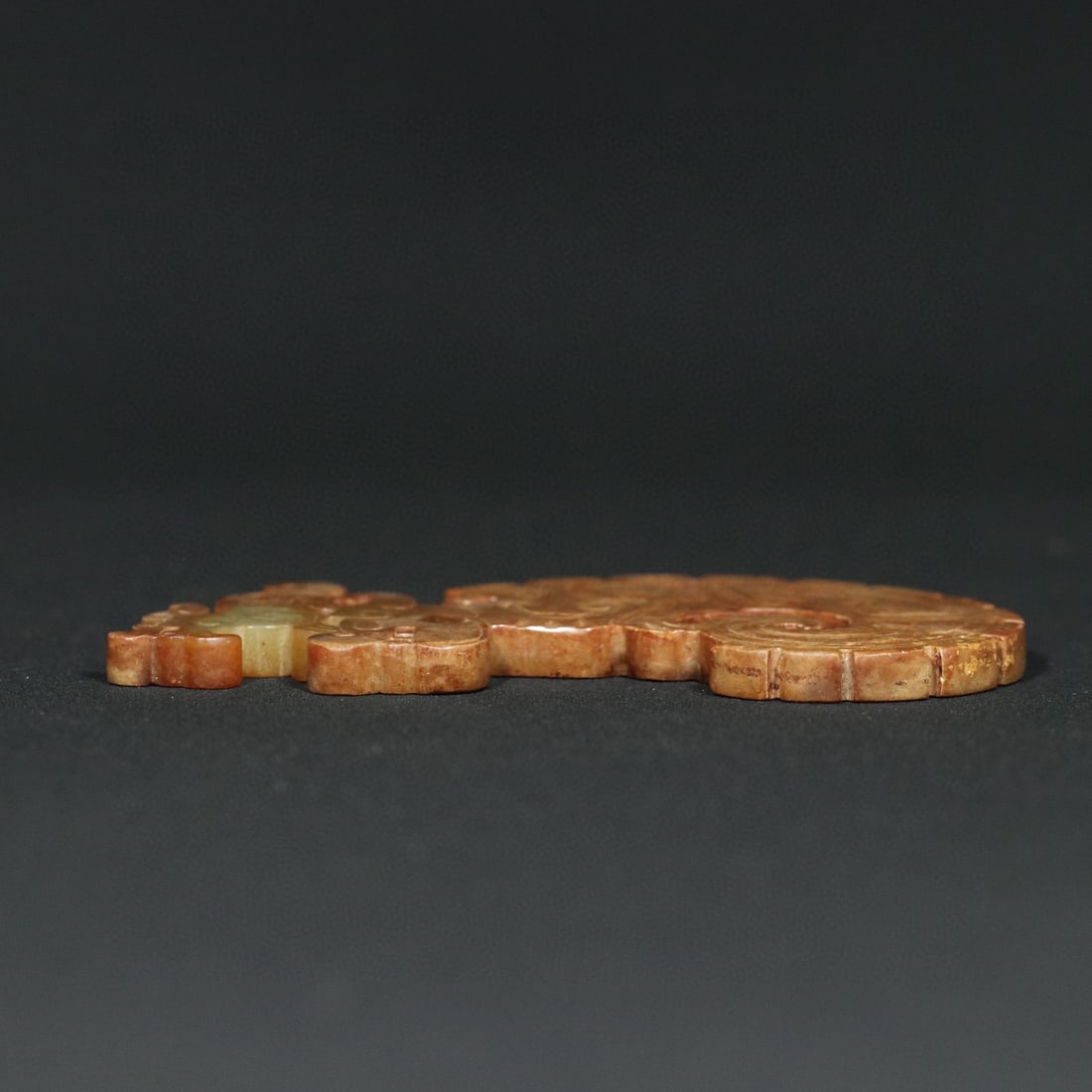 An Exquisite White Jade Dragon Pattern Pendant - 3