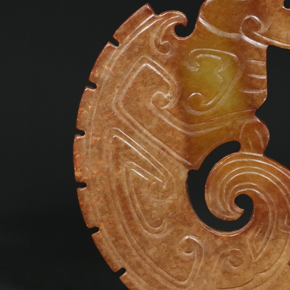 An Exquisite White Jade Dragon Pattern Pendant - 9