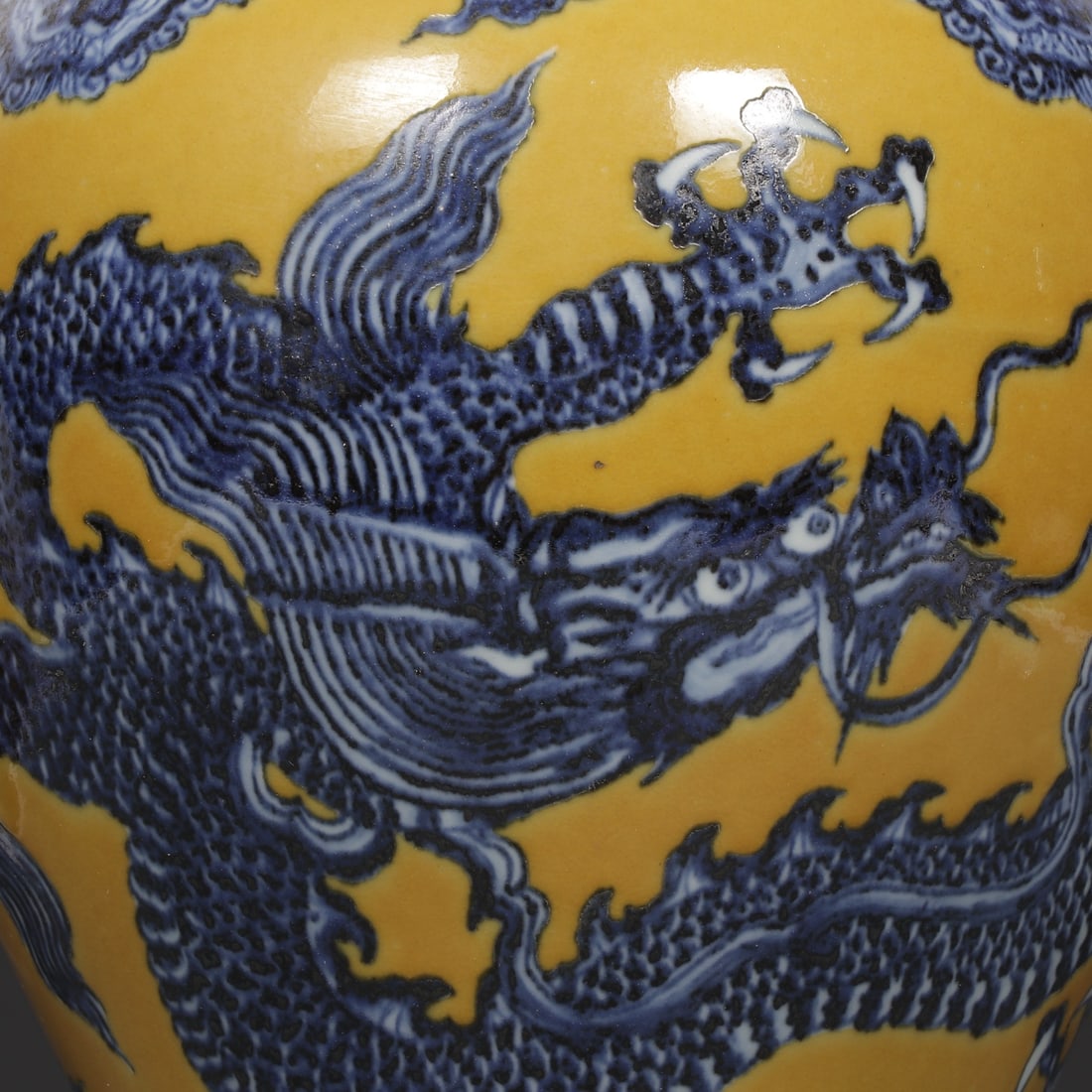 An Exquisite Blue and White Dragon Pattern Beast-Face Pattern Vase - 4