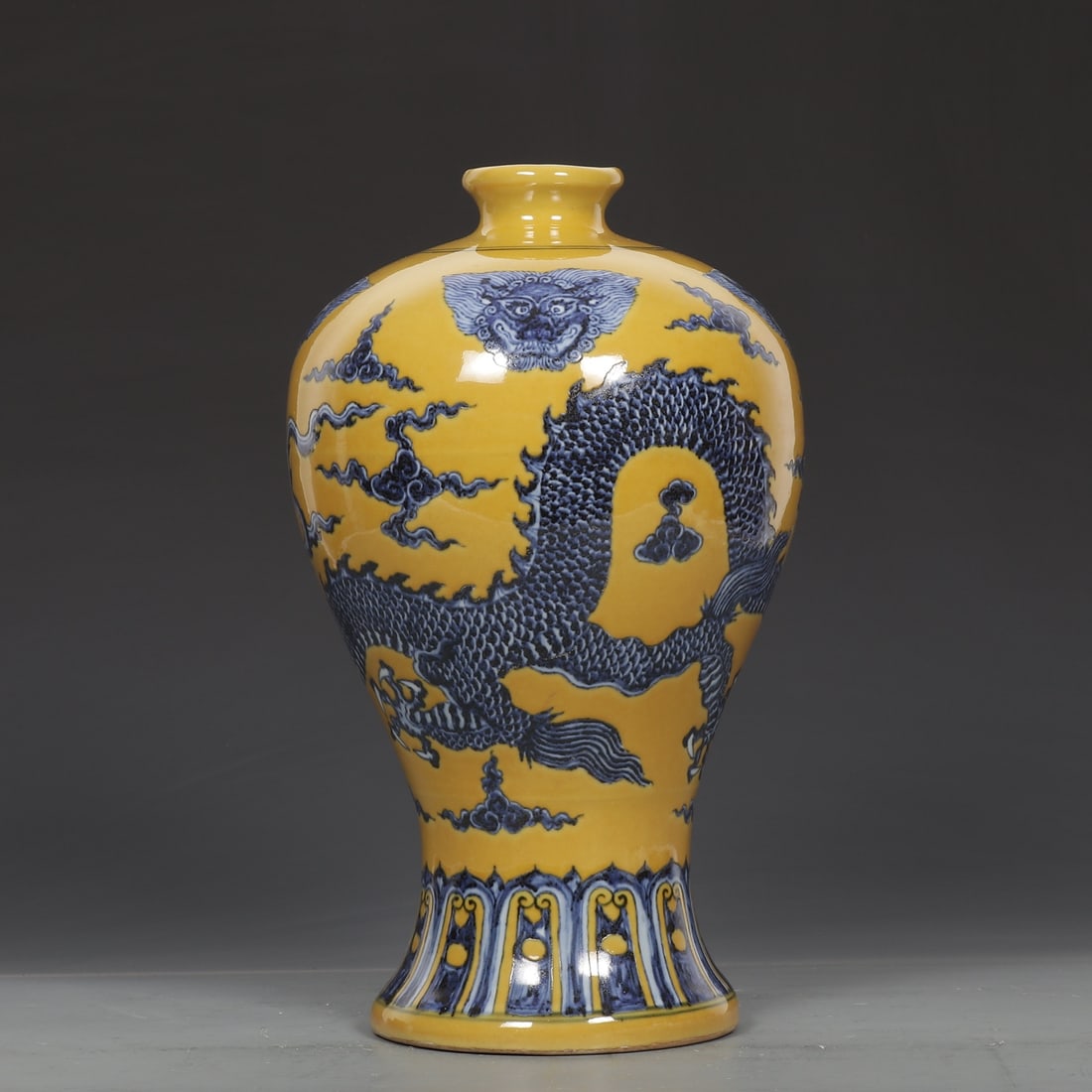 An Exquisite Blue and White Dragon Pattern Beast-Face Pattern Vase - 5