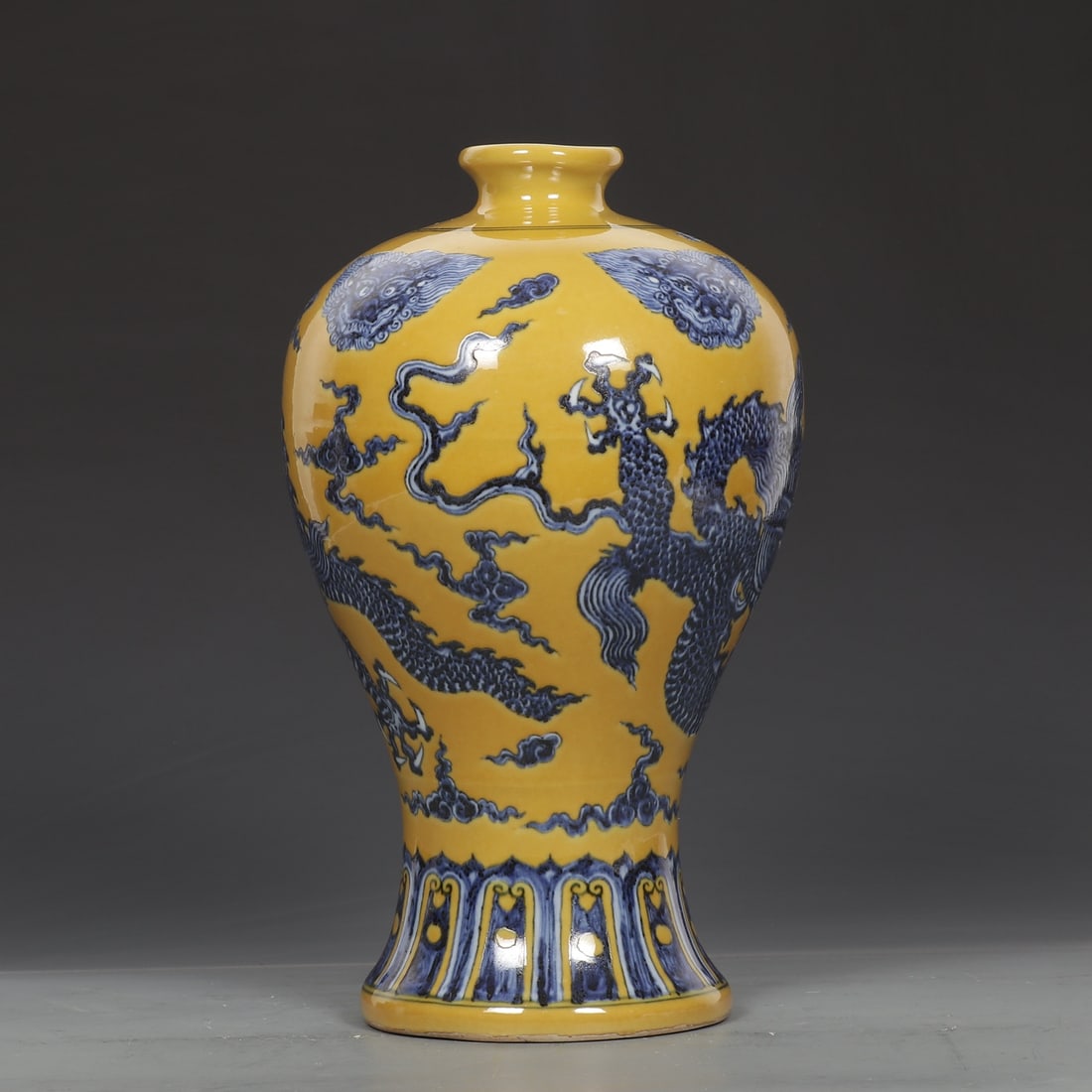 An Exquisite Blue and White Dragon Pattern Beast-Face Pattern Vase - 6