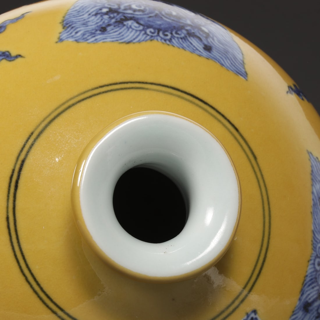 An Exquisite Blue and White Dragon Pattern Beast-Face Pattern Vase - 8