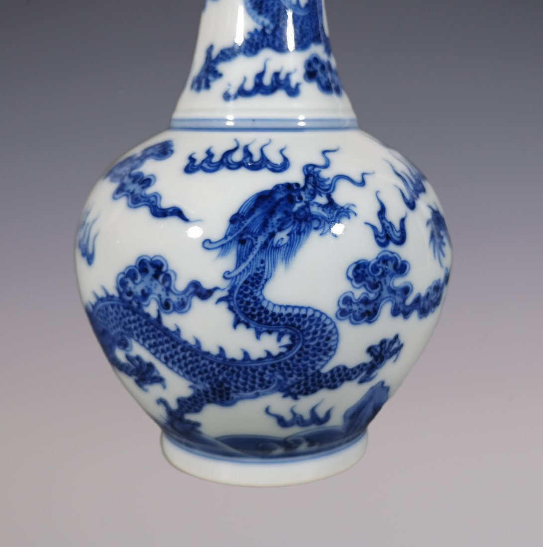 An Exquisite Blue and White Dragon Pattern Seawater Pattern Vase - 5