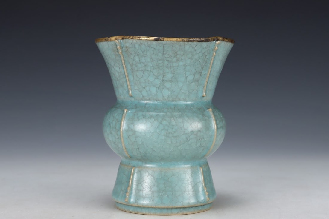An Exquisite Ru yao Vase - 3