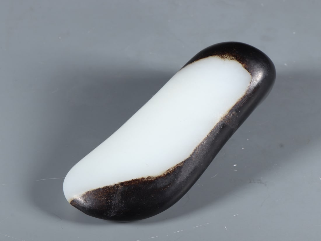 An Exquisite White Jade Ornament - 3