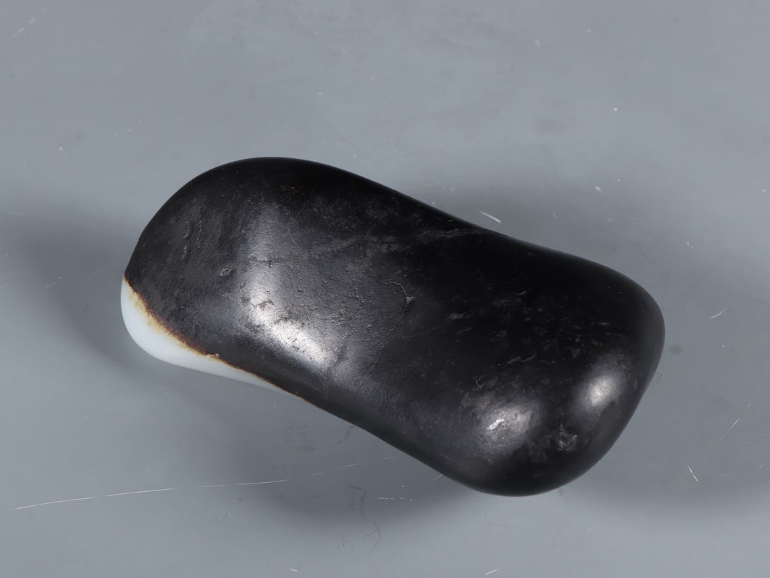 An Exquisite White Jade Ornament - 5