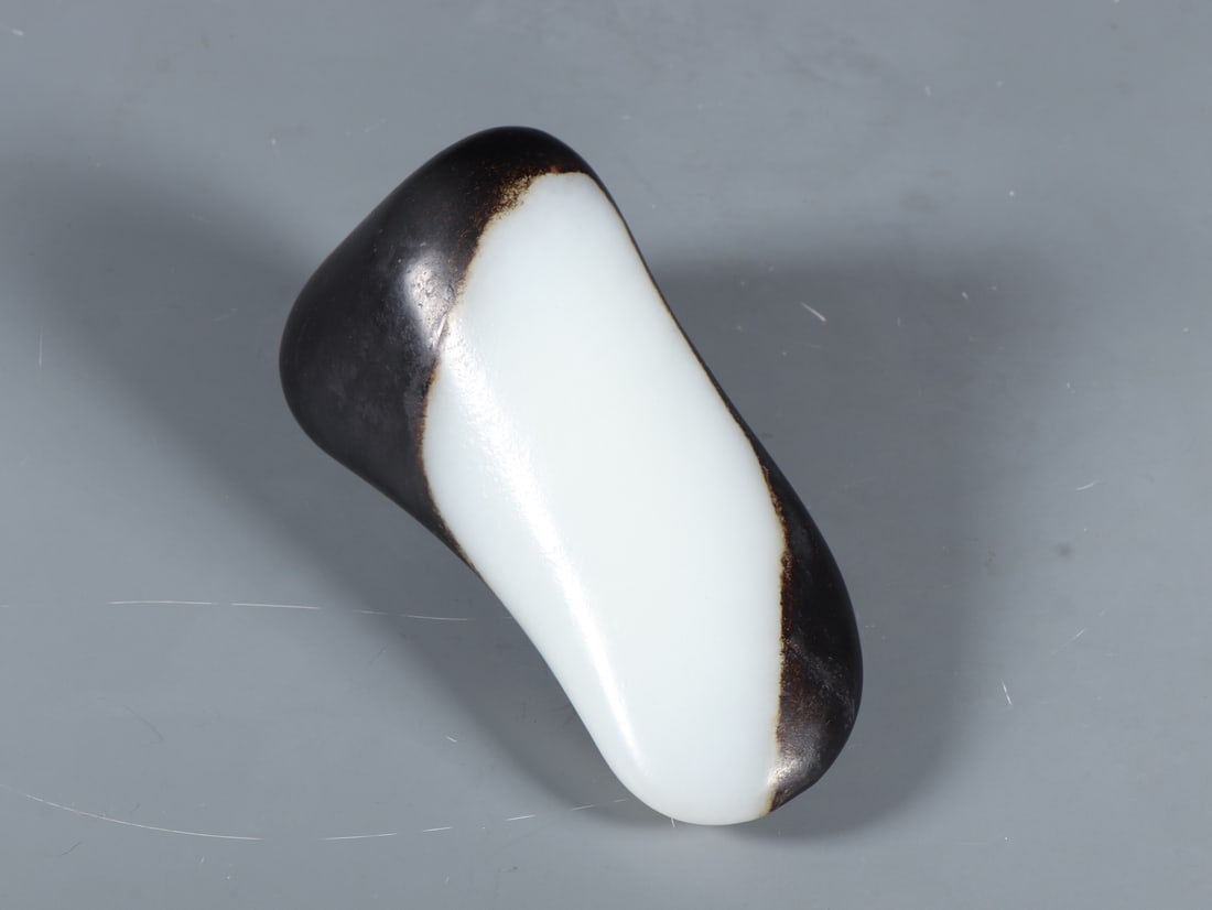 An Exquisite White Jade Ornament - 6