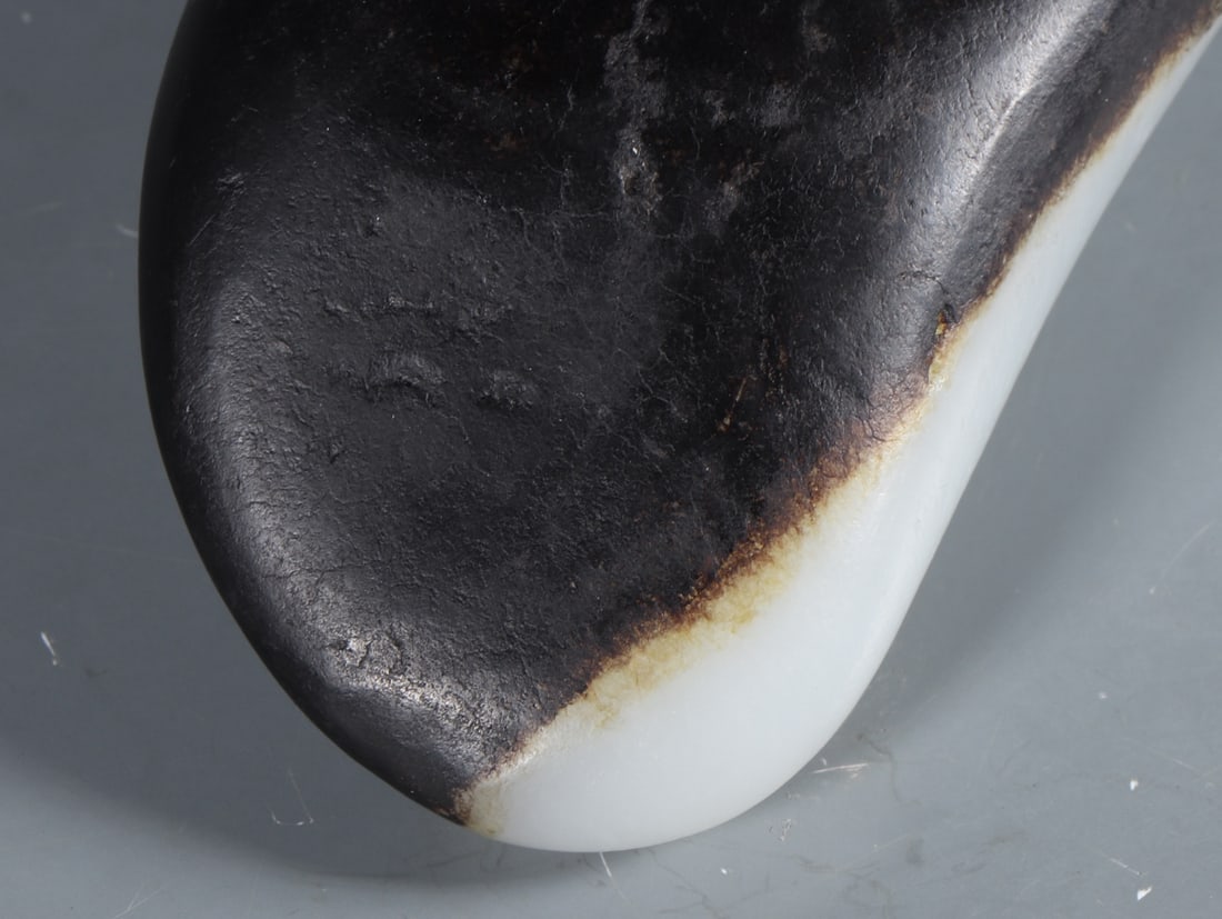 An Exquisite White Jade Ornament - 9